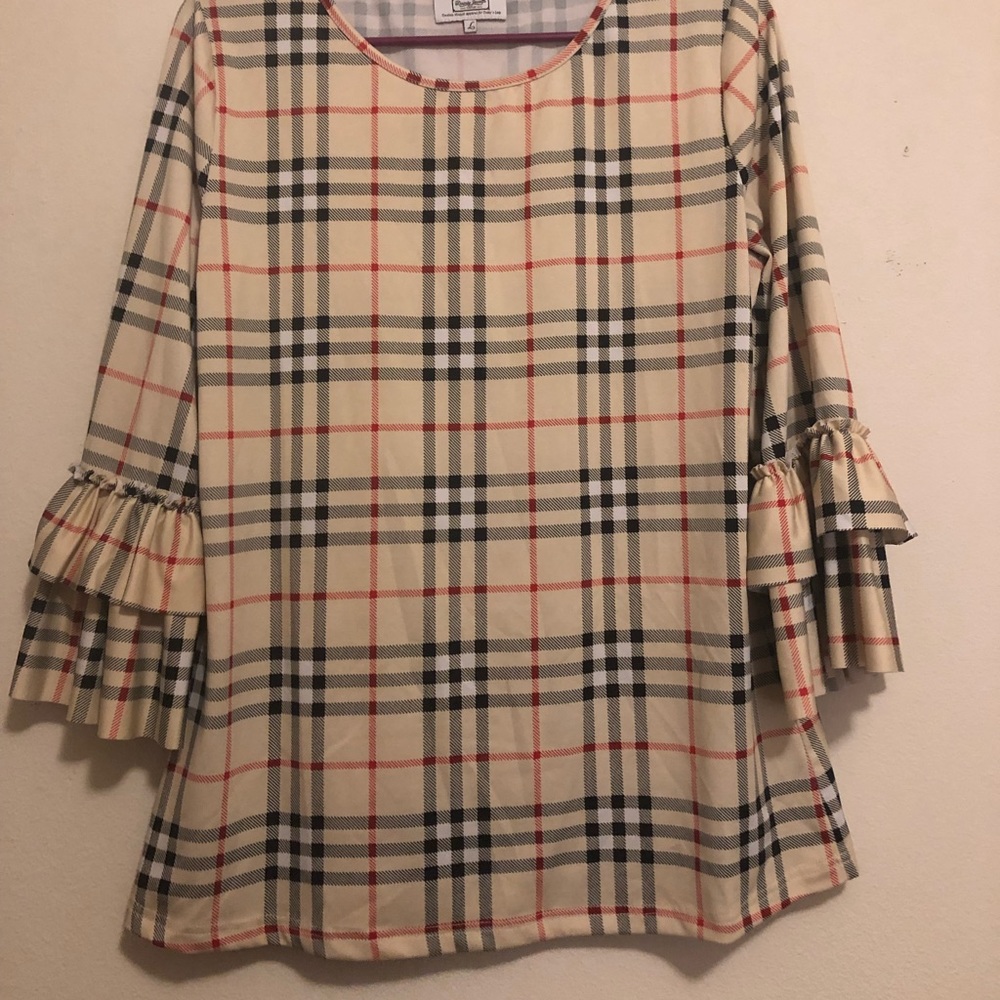 Plaid layering top 💕